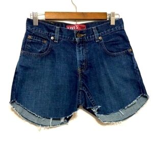 Levi’s 550 curved hem jeans shorts size 28